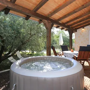Hacienda Mia With Yacuzzi,bbq , Free Parking Vila