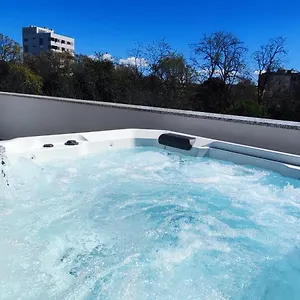 Miema With Jacuzzi Apartman