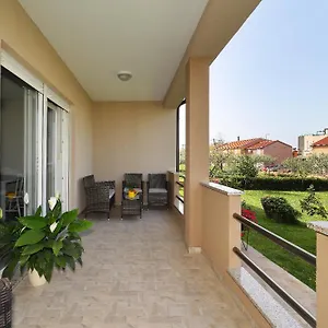 Lili Apartman